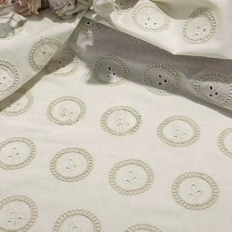 Sewing Fabric - Tessuto Floreale Ricamato a Punto Loop