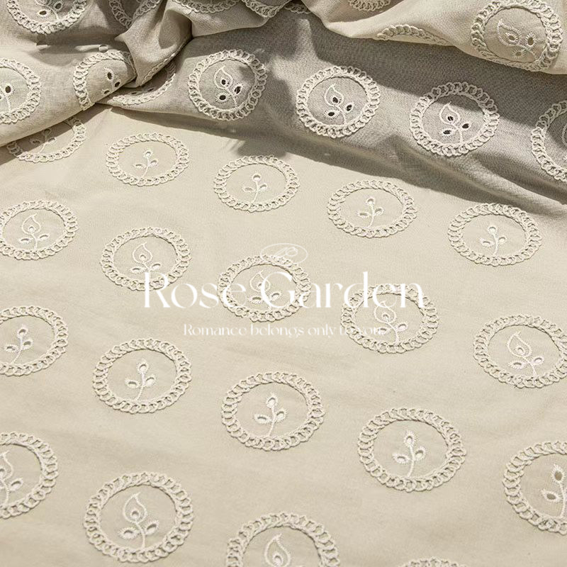 Tessuto Floreale Ricamato a Pu - Sewing Fabric recensione e prezzo