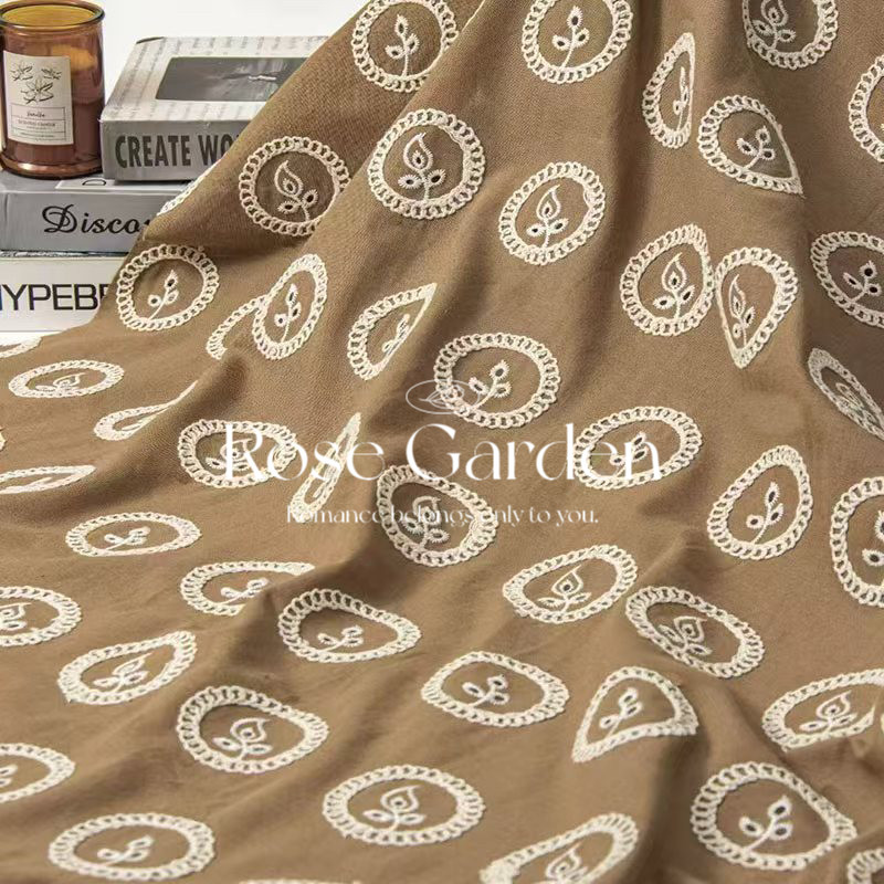 Tessuto Floreale Ricamato a Pu - Sewing Fabric recensione e prezzo